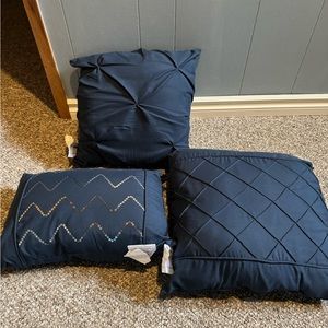 NWOT Decorative throw pillows